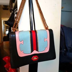 A gucci bag